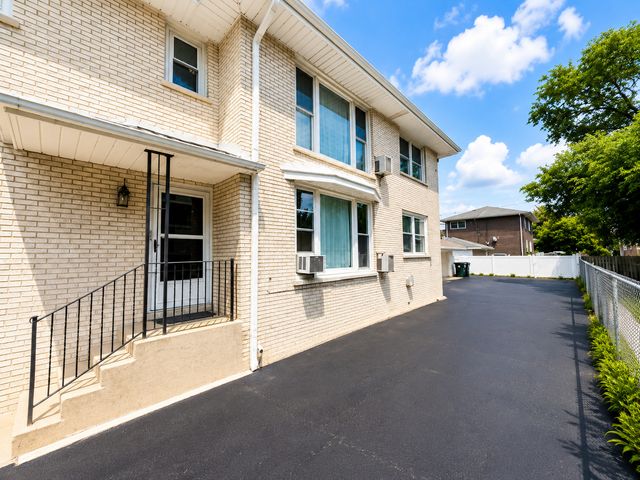 4425 Prairie Avenue C, Brookfield, IL 60513