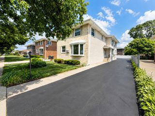 4425 Prairie Avenue C, Brookfield, IL 60513