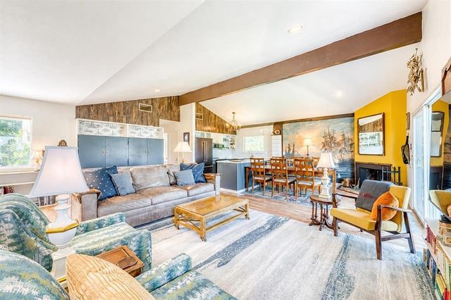 409 Island Lodges DR, Buchanan Dam, TX 78609
