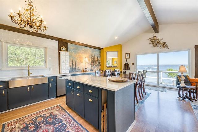 409 Island Lodges DR, Buchanan Dam, TX 78609
