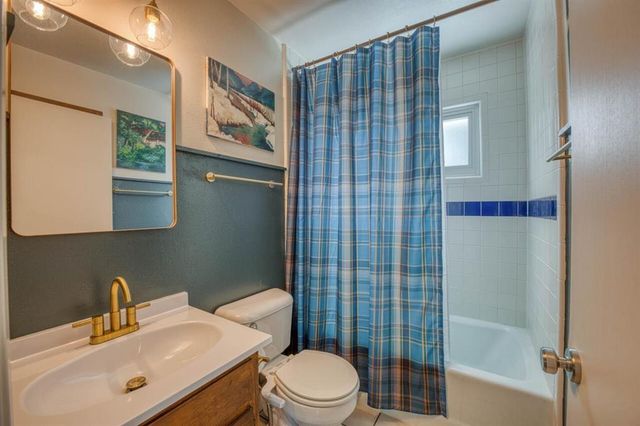 409 Island Lodges DR, Buchanan Dam, TX 78609
