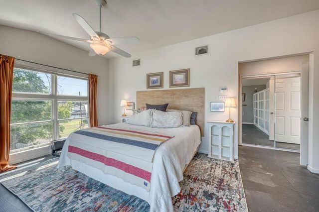 409 Island Lodges DR, Buchanan Dam, TX 78609