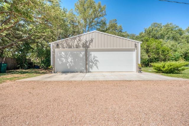 409 Island Lodges DR, Buchanan Dam, TX 78609