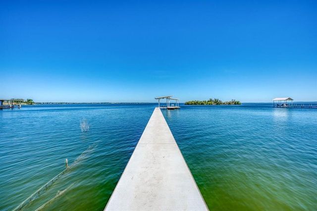 409 Island Lodges DR, Buchanan Dam, TX 78609