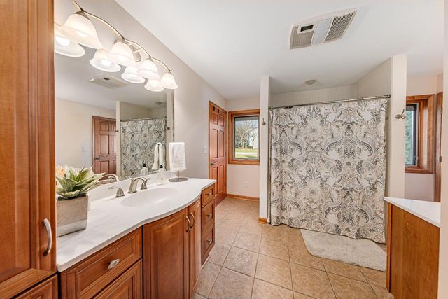 N41W32881 Neptune Bight, Nashotah, WI 53058