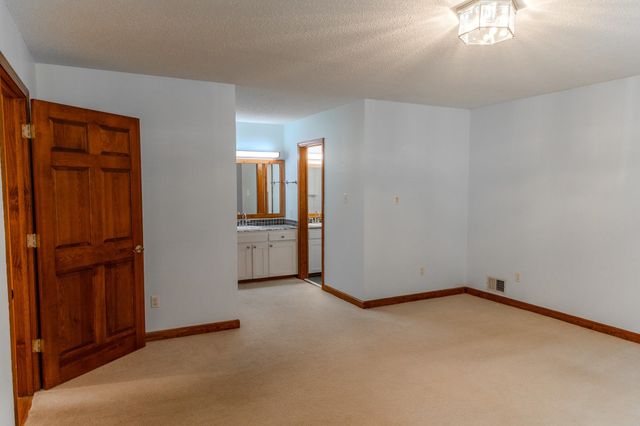 306 Green Tree Court, Spartanburg, SC 29302