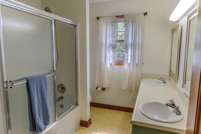 306 Green Tree Court, Spartanburg, SC 29302