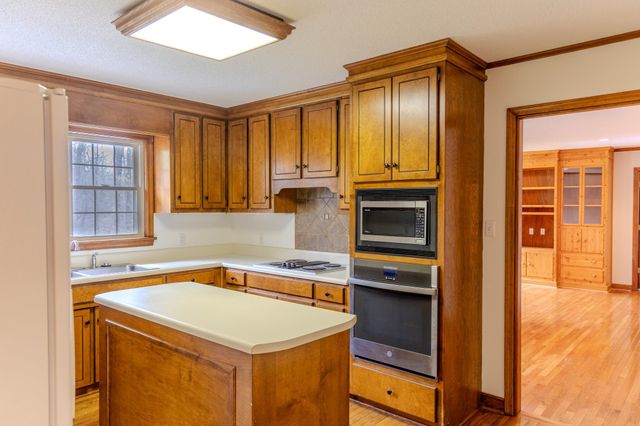 306 Green Tree Court, Spartanburg, SC 29302