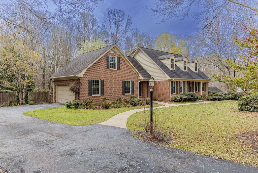 306 Green Tree Court, Spartanburg, SC 29302