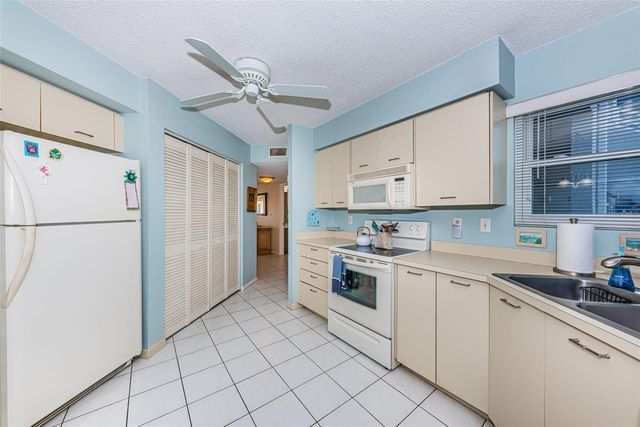 6080 BAHIA DEL MAR CIRCLE 112, St Petersburg, FL 33715