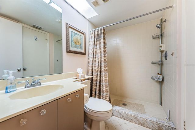 6080 BAHIA DEL MAR CIRCLE 112, St Petersburg, FL 33715