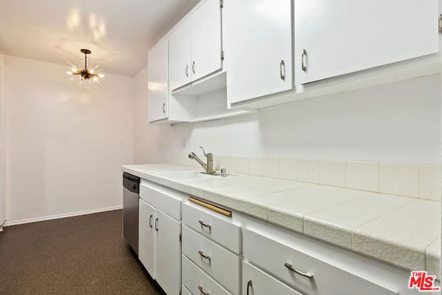 927 N Kings Road 107, West Hollywood, CA 90069