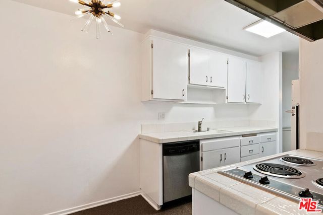 927 N Kings Road 107, West Hollywood, CA 90069