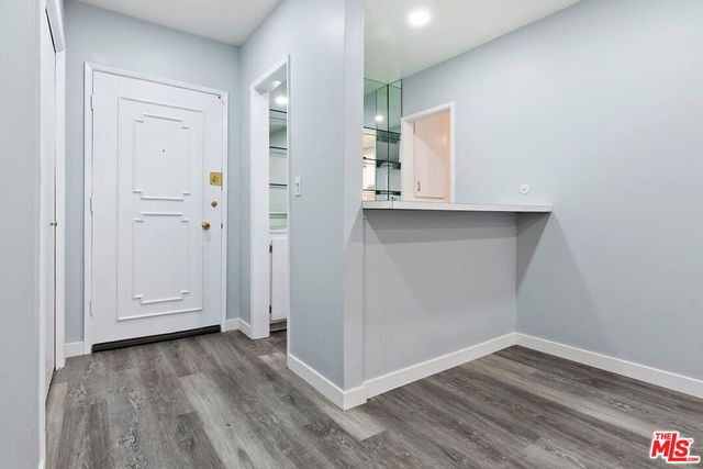 927 N Kings Road 107, West Hollywood, CA 90069