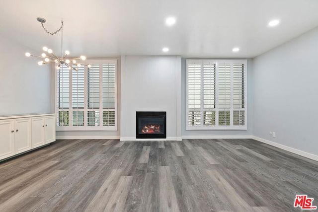 927 N Kings Road 107, West Hollywood, CA 90069