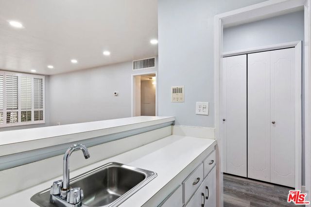 927 N Kings Road 107, West Hollywood, CA 90069