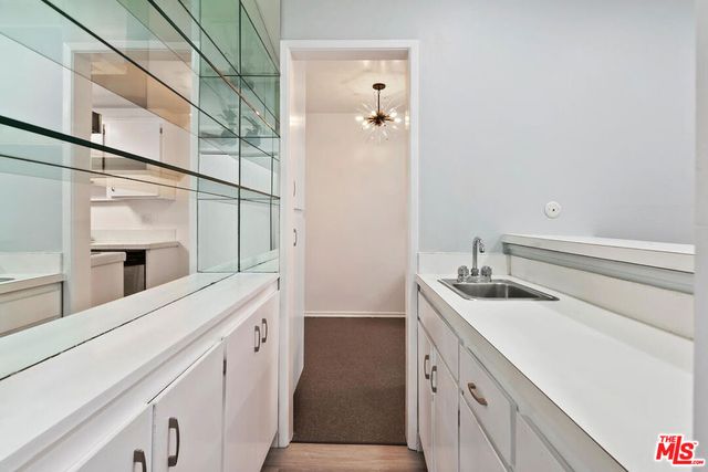 927 N Kings Road 107, West Hollywood, CA 90069