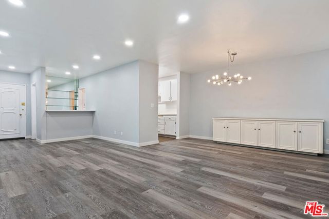 927 N Kings Road 107, West Hollywood, CA 90069