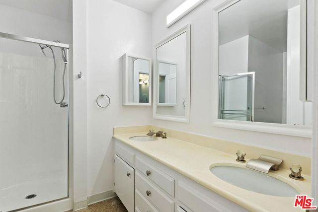 927 N Kings Road 107, West Hollywood, CA 90069