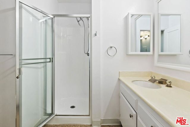 927 N Kings Road 107, West Hollywood, CA 90069