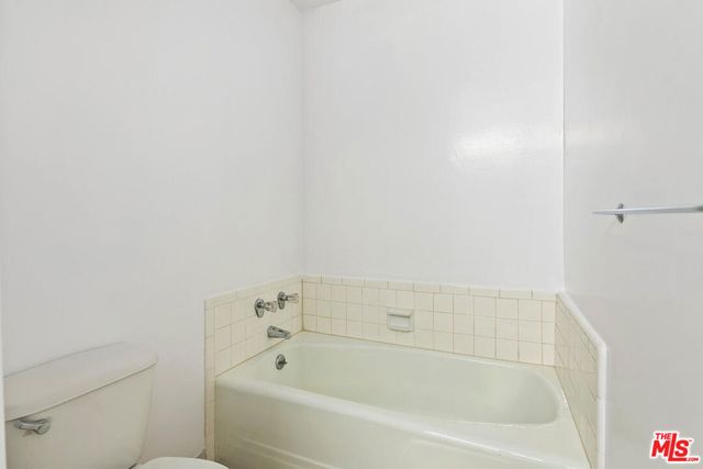 927 N Kings Road 107, West Hollywood, CA 90069