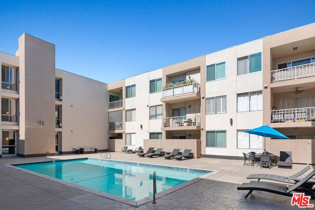 927 N Kings Road 107, West Hollywood, CA 90069