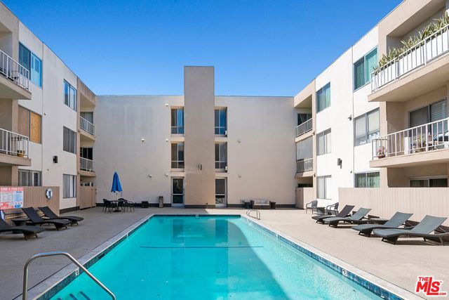 927 N Kings Road 107, West Hollywood, CA 90069