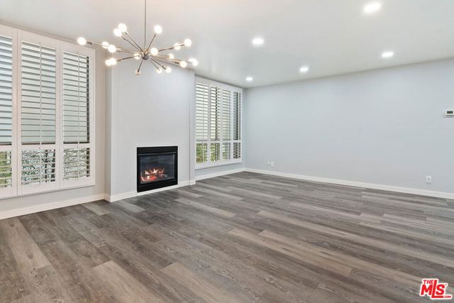 927 N Kings Road 107, West Hollywood, CA 90069