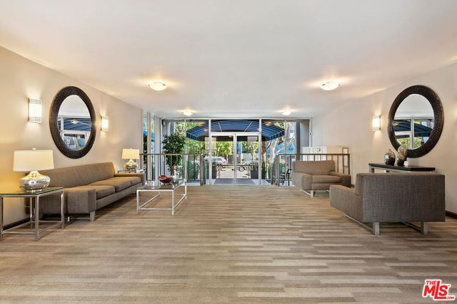 927 N Kings Road 107, West Hollywood, CA 90069