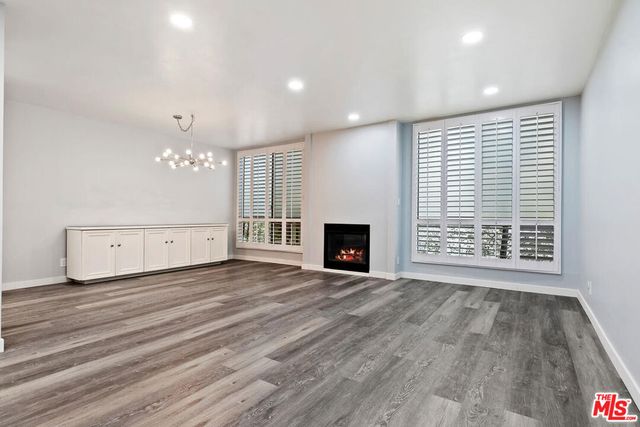 927 N Kings Road 107, West Hollywood, CA 90069