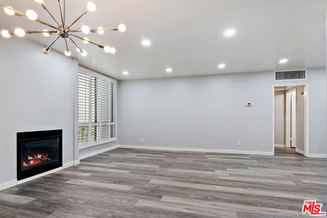 927 N Kings Road 107, West Hollywood, CA 90069