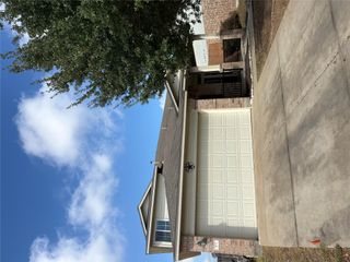 303 Grutsch DR, Bastrop, TX 78602