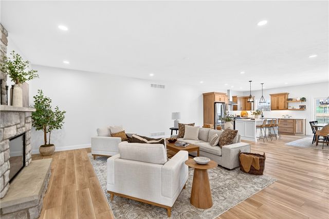 1167 VALLEY CLUB 115, Penn Twp, PA 15642