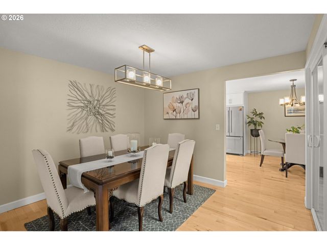 19 BLOCH Ter, Lake Oswego, OR 97035