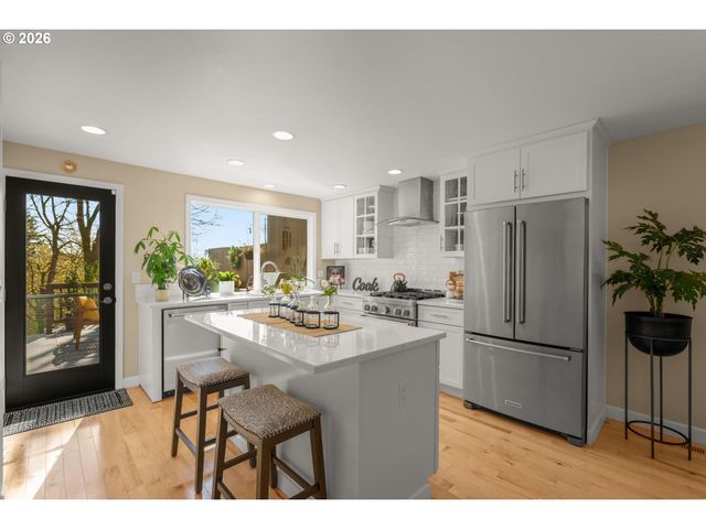 19 BLOCH Ter, Lake Oswego, OR 97035