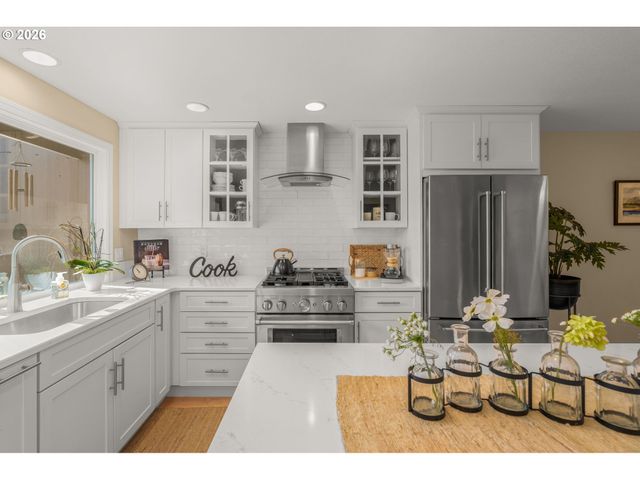 19 BLOCH Ter, Lake Oswego, OR 97035