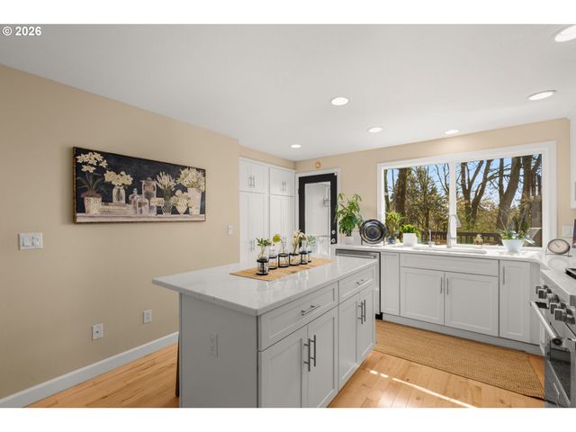 19 BLOCH Ter, Lake Oswego, OR 97035