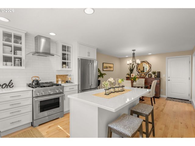 19 BLOCH Ter, Lake Oswego, OR 97035