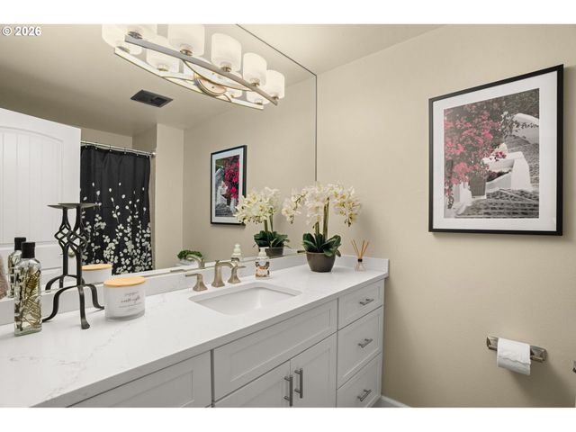 19 BLOCH Ter, Lake Oswego, OR 97035