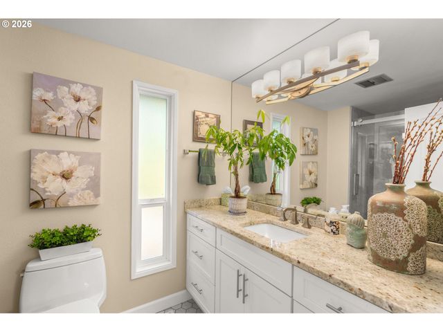 19 BLOCH Ter, Lake Oswego, OR 97035