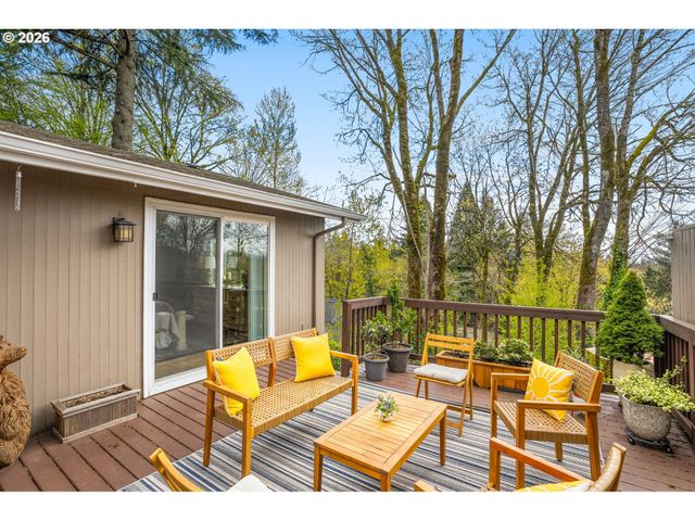 19 BLOCH Ter, Lake Oswego, OR 97035