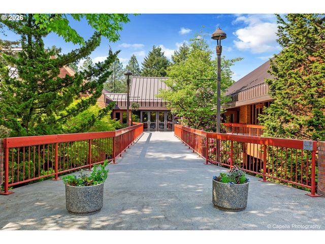 19 BLOCH Ter, Lake Oswego, OR 97035