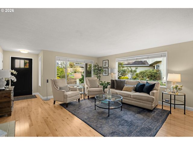 19 BLOCH Ter, Lake Oswego, OR 97035