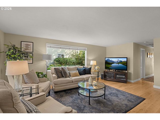 19 BLOCH Ter, Lake Oswego, OR 97035