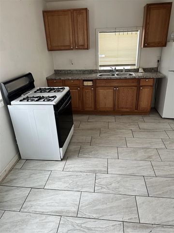 17892 Runyon Street, Detroit, MI 48234