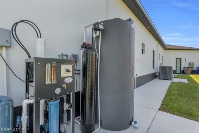 2500 2nd ST SW, Lehigh Acres, FL 33976