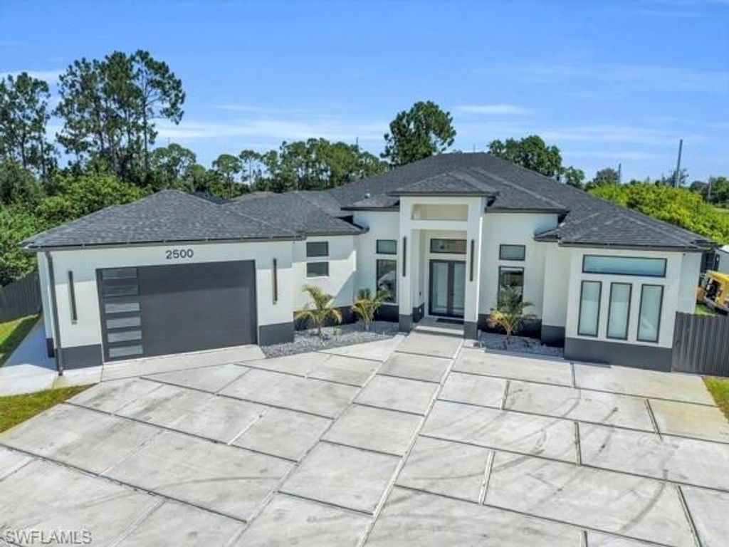 2500 2nd ST SW, Lehigh Acres, FL 33976