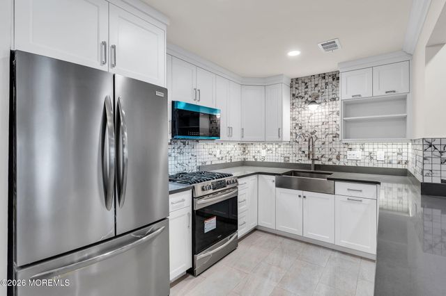 1209 Wedgewood Circle, Belford, NJ 07718