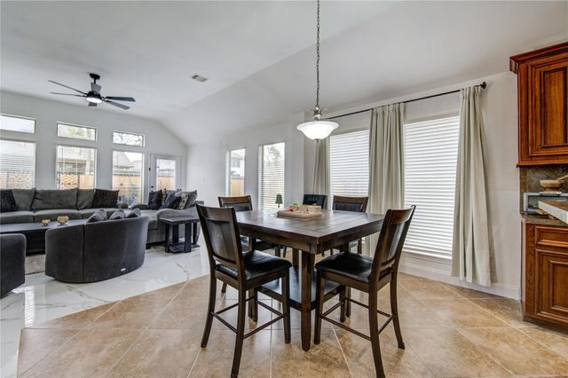 2819 Everhart Terrace Drive, Fresno, TX 77545