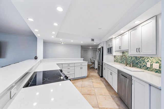 5420 N Ocean Drive 305, Singer Island, FL 33404